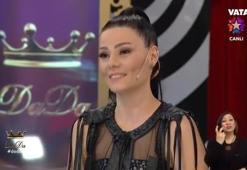 Okan Bayülgen'in programında çıplak eylem girişimi!