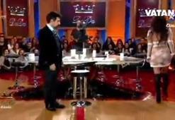 Yanağındaki ruj şaşırttı