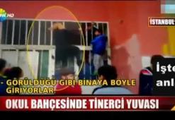 Mini etekle duvara tırmanan muhabir