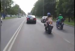 Çıplak motorcu kız Rusya'yı karıştırdı
