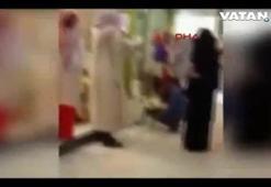 Elleri çıplak diye alışveriş merkezinden kovuldu