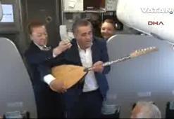 Uçakta halay çektiler