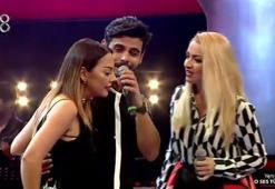 Yarışmacıyı etkilemek için Ebru ve Hadise’den düet!