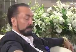 Kedicikler göbek attı, Adnan Hoca izledi