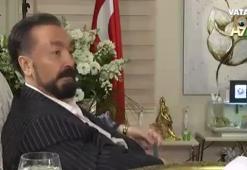 Adnan Oktar kendini tutamadı ve Brezilyalı kediciği öptü