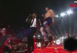 İşte sahte canlı performans!