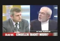 'Eşcinsellik laik bir sorundur' dedi ve ağladı