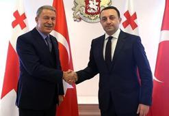 Bakan Akar, Gürcistan Başbakanı Garibaşvili ile görüştü