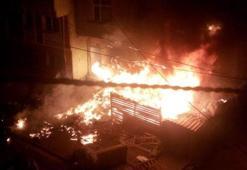 Esenyurt'ta olaylı gece! Doğalgaz kutusunda çıkan yangında 2 daire kullanılamaz hale geldi