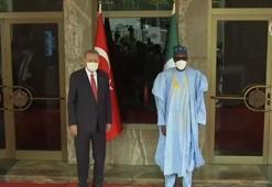 Cumhurbaşkanı Erdoğan Nijerya'da törenle karşılandı