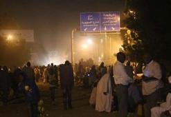 Sudan'da darbe girişimi! Ordu birlikleri Başbakan Hamduk ve koalisyon hükümeti ortağı  partilerin liderlerini gözaltına aldı
