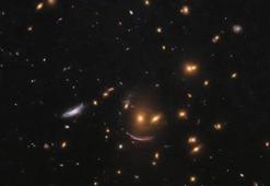 NASA'dan 'gülen yüze' benzeyen galaksi paylaşımı