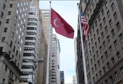 New York'ta Türk bayrağı göndere çekildi