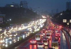 İstanbul'da trafik yoğunluğu! Haftanın ilk iş gününde yüzde 63...