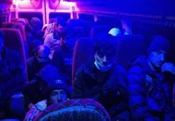 Bitlis'te, 6 araçta 64 kaçak göçmen yakalandı!