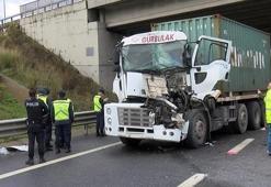Sancaktepe Kuzey Marmara Otoyolu'nda kamyonlar çarpıştı!