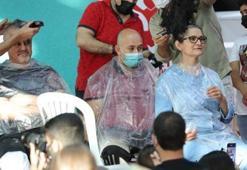 Lösemili çocuklara destek ve farkındalık için saçlarını kazıttılar