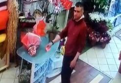 Öğretmene isimsiz gül gönderdi! Tacizden dava açıldı