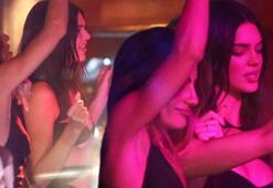 Kendall Jenner cesur kıyafetiyle dikkat çekti!