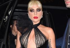 Lady Gaga gündemden düşmüyor! Transparan elbisesiyle...