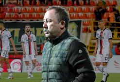 Beşiktaş'ta N'Sakala'nın kadro dışı kalması kesmedi! Sergen Yalçın depremi 'Madem istiyorsunuz bundan çekinmiyorum ve istifa...'