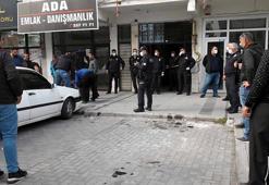 Banyoya saklanan annesini öldürdü, babasını defalarca bıçakladı!