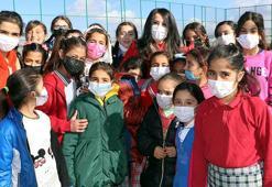 Şükran öğretmen: Kızların okullu olması bize en büyük hediye