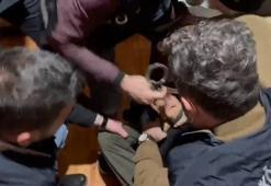 Kadıköy-Tavşantepe metrosunda eli bıçaklı saldırgan yakalandı