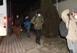 TIR dorsesinden 56 kaçak göçmen çıktı