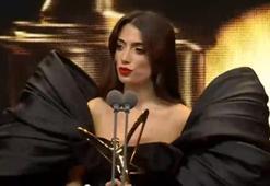 En İyi Kadın Influencer ödülünü alan Rachel Araz'ın kıyafeti ti'ye alındı!