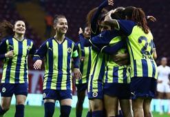 Mesut Özil, Fenerbahçe Kadın Futbol Takımını tebrik etti