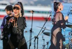 Hande Yener'in dekolteli klip kıyafeti çok konuşuldu!  O kareleri paylaştı...