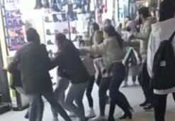 Kızların 'erkek' kavgası kameralarda