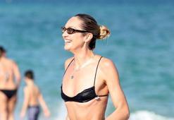 Candice Swanepoel Miami sahillerinde fiziğini sergiledi!