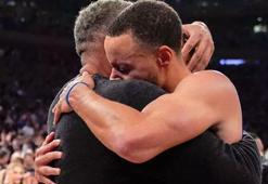 Yeni rekorunu kırmaya sadece 2 üçlük kalmıştı! Stephen Curry tarihe geçti