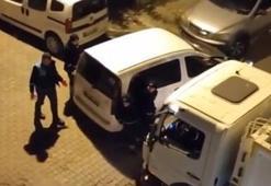 Güngören'de çöp arabası yoldan geçemedi, işçiler yolu böyle açtı!