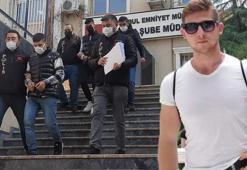 Kadıköy'de 23 yaşındaki genç yan baktın kavgasında bıçaklanarak öldürüldü!