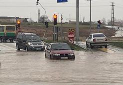 Uzunköprü'de sağanak; dereler taştı, iş yerlerini su bastı, yollar ulaşıma kapatıldı!