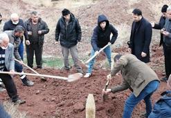 Herkes evde öldü sanıyordu, mezarını açınca gerçek başka çıktı