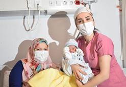 2022 yılının ilk bebekleri 'Furkan' ile 'Zeynep Gül'