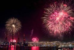 Yeni yıl dünyada büyük bir coşku ile karşılandı! Avrupa'da şaşırtan görüntüler...