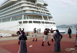 Kuşadası'na yılın ilk kruvaziyer gemisi, 351 yolcu ile geldi