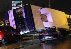 Ankara'da otomobille çarpışan EGO otobüsü iki aracın üzerine devrildi: 14 yaralı