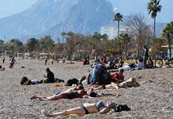 Yurtta kar, Antalya'da bahar! Denize ve piknik alanlarına akın ettiler