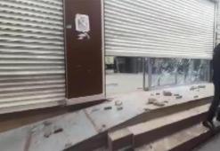 Esenyurt'ta öfkeli grup iş yerinin camlarını taşladı: 7 gözaltı