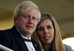 İngiltere'yi sarsan skandal e-posta ile ortaya çıktı! Boris Johnson'a yeni suçlama: Eşi Carrie Symonds ile Başbakanlık Konutu'nun bahçesinde...
