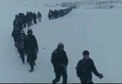 Van Valiliği'nden, tek sıra halinde karda yürüyen kaçak göçmenlerle ilgili açıklama