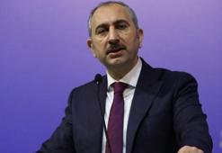 Bakan Gül: Binaya 'hukuk fakültesi' tabelası asılması onu hukuk fakültesi yapmaz