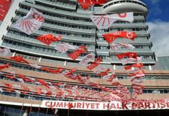 CHP'de kurultay 1 yıl ertelendi