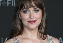 Dakota Johnson: Sette soyunmak büyük sorun